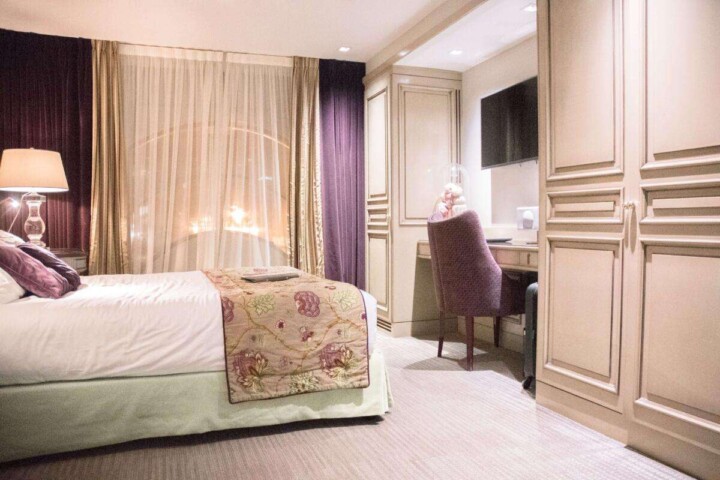 La Maison Favart La Costumière Room