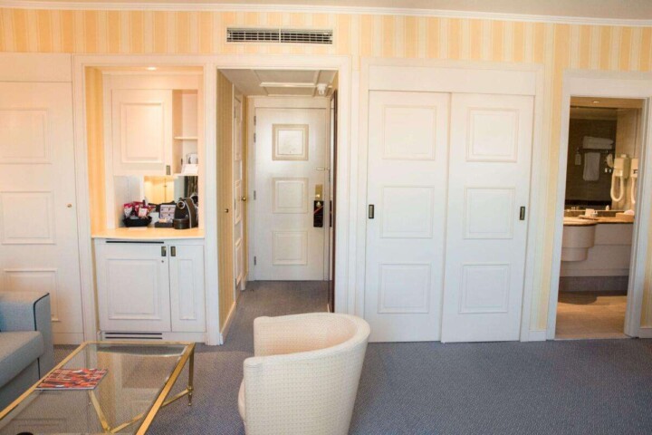 Kitchenette at Le Châtelain Brussels Hotel