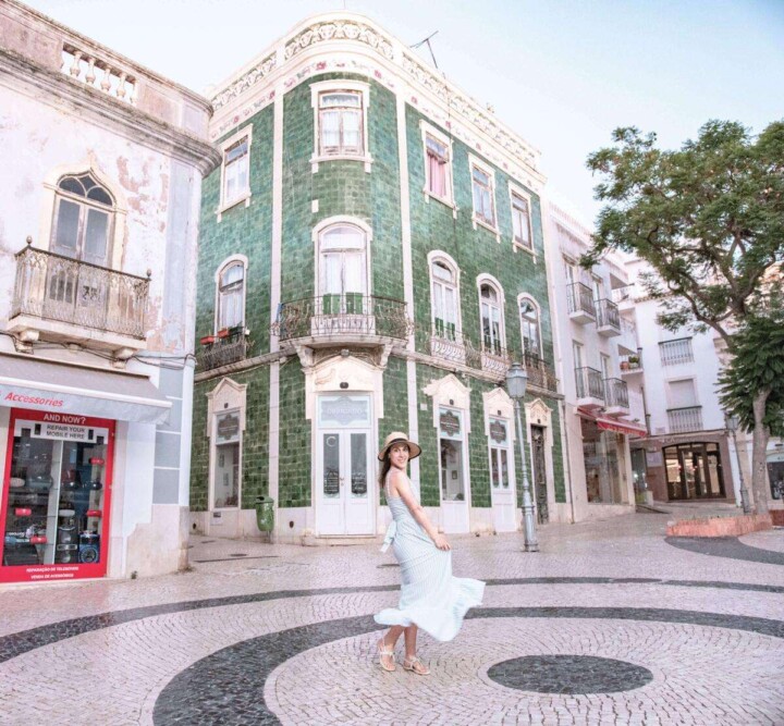Spinning in front of Loja Obrigado