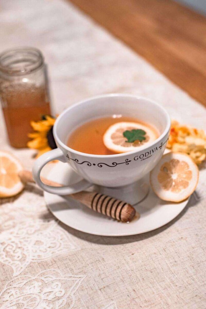 fresh lemon and honey tea
