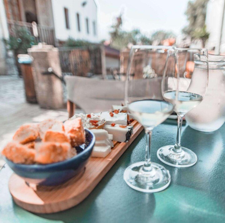 wine tasting in Crete