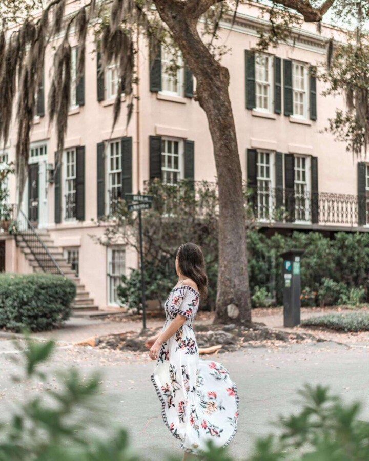 girl in front of pink house in Savannah