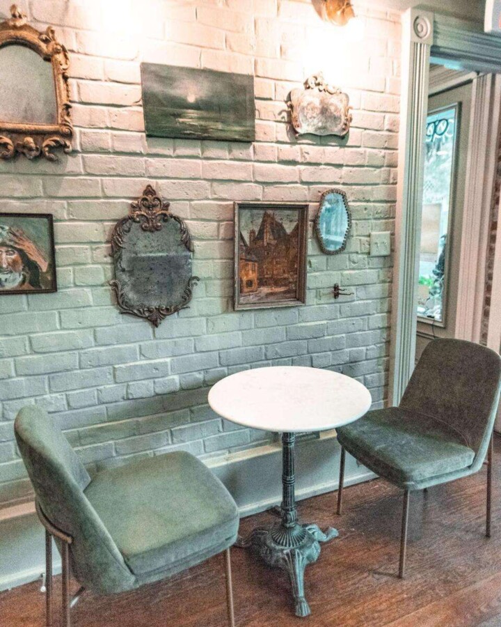 Mirabelle cafe table