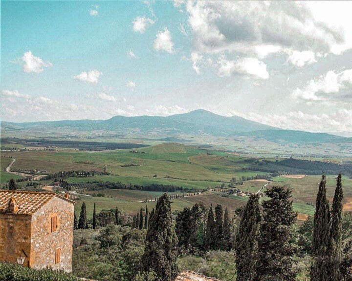 While Tuscany’s capital has plenty to offer, it’s also the perfect jumping off point for fun Florence day trips. So whether you’re traveling from Florence to Siena, exploring historic cities like Arezzo and Cortona, or looking to escape city life with a countryside day trip to Tuscany, you can’t miss these amazing day trips from Florence. Discover 20 famous Italian cities and hidden gems, all within two hours of Florence! #daytripfromflorence #florenceitalydaytrips #tuscanydaytripfromflorence