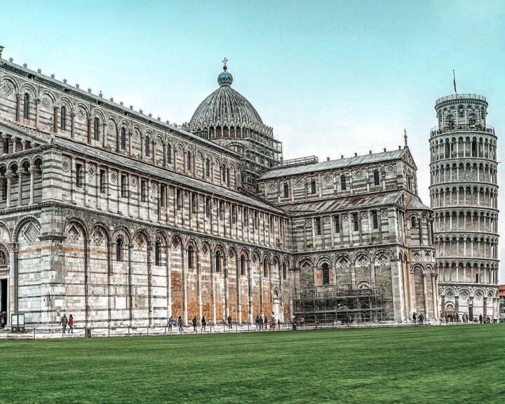 While Tuscany’s capital has plenty to offer, it’s also the perfect jumping off point for fun Florence day trips. So whether you’re traveling from Florence to Siena, exploring historic cities like Arezzo and Cortona, or looking to escape city life with a countryside day trip to Tuscany, you can’t miss these amazing day trips from Florence. Discover 20 famous Italian cities and hidden gems, all within two hours of Florence! #daytripfromflorence #florenceitalydaytrips #tuscanydaytripfromflorence