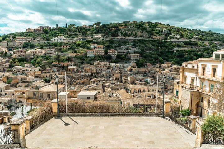 Are you looking for the best things to do in Ragusa? This Sicilian hilltop city offers plenty of history, charm, and delicious eats. Come discover the top activities in Ragusa, from scaling the highest heights to eating your way through the city. #ragusasicily #ragusaibla #ragusaiblasicily