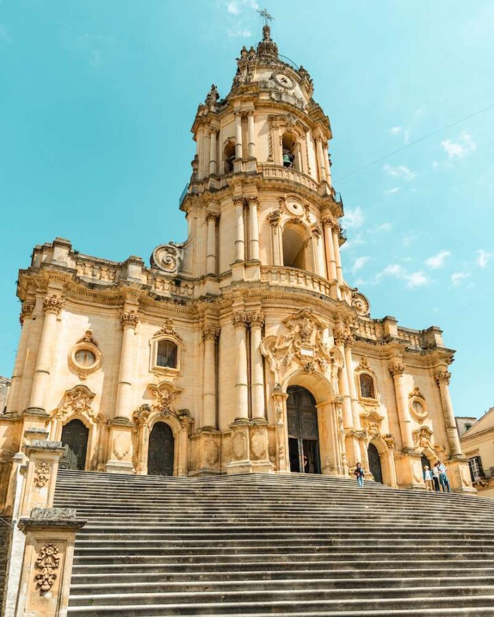 Are you looking for the best things to do in Ragusa? This Sicilian hilltop city offers plenty of history, charm, and delicious eats. Come discover the top activities in Ragusa, from scaling the highest heights to eating your way through the city. #ragusasicily #ragusaibla #ragusaiblasicily