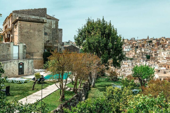 Are you looking for the best things to do in Ragusa? This Sicilian hilltop city offers plenty of history, charm, and delicious eats. Come discover the top activities in Ragusa, from scaling the highest heights to eating your way through the city. #ragusasicily #ragusaibla #ragusaiblasicily