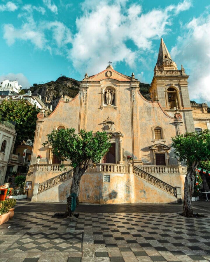 Wondering whether to add Taormina or Positano to your Italy itinerary? Whether you ultimately select a dream trip to Sicily or to the Amalfi Coast, there are many factors to consider. Come get the inside scoop on the Positano vs Taormina debate and find out which Italian bucket-list destination is right for you!