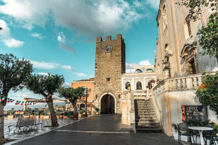 Wondering whether to add Taormina or Positano to your Italy itinerary? Whether you ultimately select a dream trip to Sicily or to the Amalfi Coast, there are many factors to consider. Come get the inside scoop on the Positano vs Taormina debate and find out which Italian bucket-list destination is right for you!