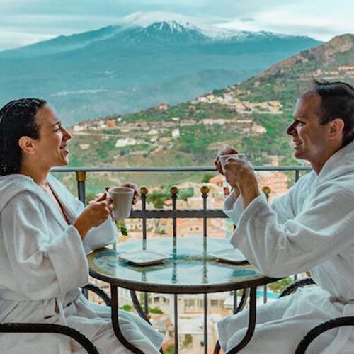 Dreaming of a romantic getaway before baby arrives? Here are the best European babymoon destinations to consider for a final twosome trip! #babymooningreece #babymooninitaly #babymoonideas