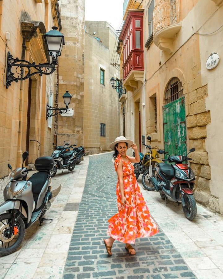 Dreaming of a romantic getaway before baby arrives? Here are the best European babymoon destinations to consider for a final twosome trip! #babymooningreece #babymooninitaly #babymoonideas