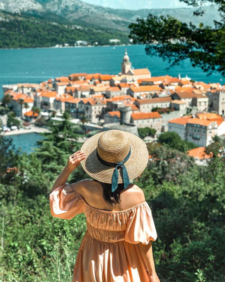 Dreaming of a romantic getaway before baby arrives? Here are the best European babymoon destinations to consider for a final twosome trip! #babymooningreece #babymooninitaly #babymoonideas