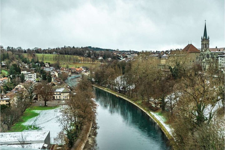 Planning a trip to Switzerland and wondering: “Is Bern worth visiting?” Find out in this helpful guide to the Swiss capital! #bernswitzerland #bernswitzerlandthingstodo
