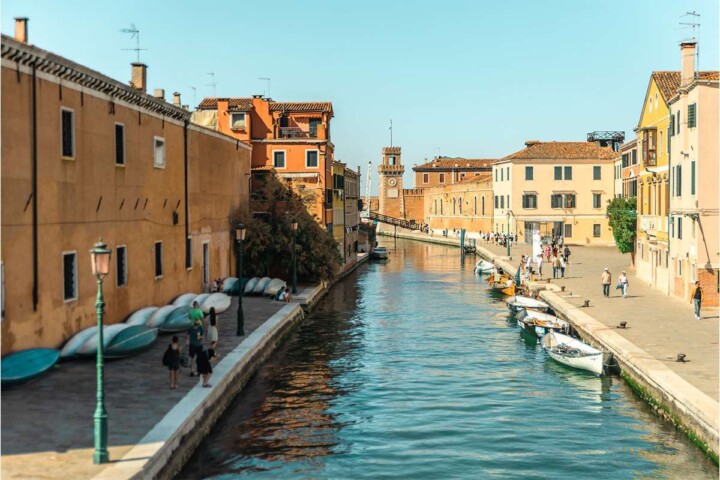 Wondering how to get around Venice? From vaporetti, to private water taxis, to walking tips, here’s how to navigate Venice like a pro! #veniceboatride #venicegondolaride #vaporettovenice