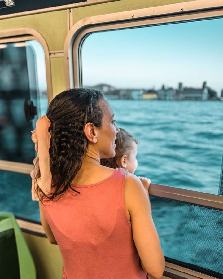 Wondering how to get around Venice? From vaporetti, to private water taxis, to walking tips, here’s how to navigate Venice like a pro! #veniceboatride #venicegondolaride #vaporettovenice