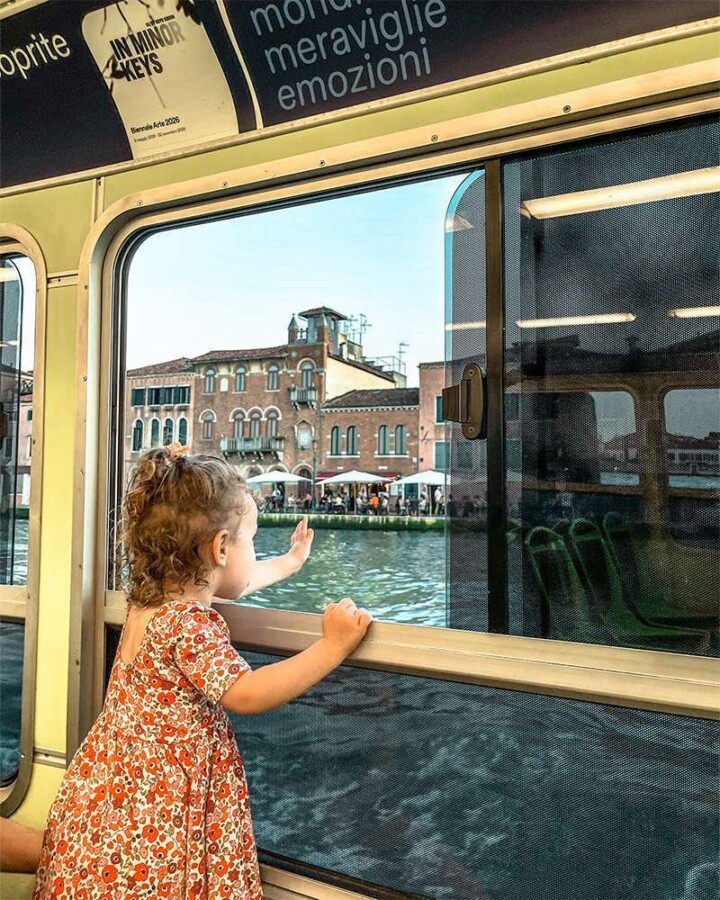 Wondering how to get around Venice? From vaporetti, to private water taxis, to walking tips, here’s how to navigate Venice like a pro! #veniceboatride #venicegondolaride #vaporettovenice