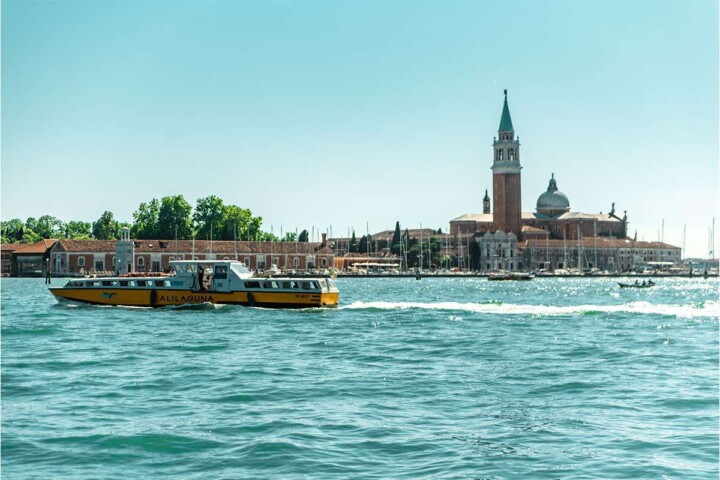 Wondering how to get around Venice? From vaporetti, to private water taxis, to walking tips, here’s how to navigate Venice like a pro! #veniceboatride #venicegondolaride #vaporettovenice