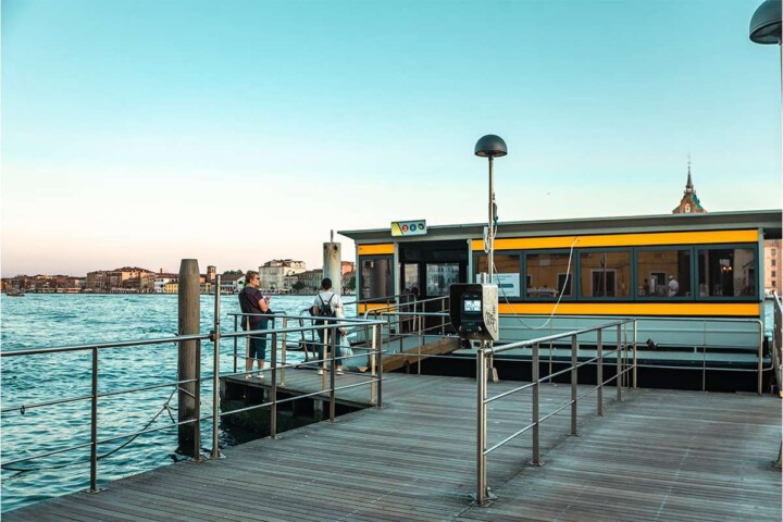 Wondering how to get around Venice? From vaporetti, to private water taxis, to walking tips, here’s how to navigate Venice like a pro! #veniceboatride #venicegondolaride #vaporettovenice