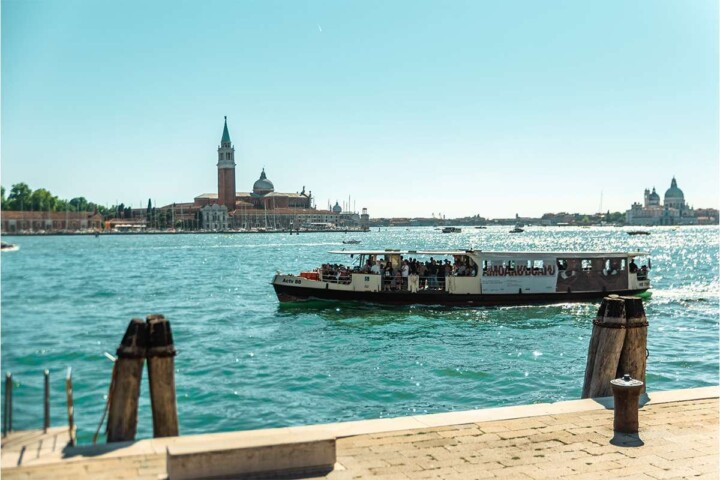 Wondering how to get around Venice? From vaporetti, to private water taxis, to walking tips, here’s how to navigate Venice like a pro! #veniceboatride #venicegondolaride #vaporettovenice